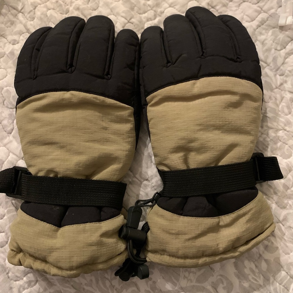 Men’s Black and Tan Winter Gloves